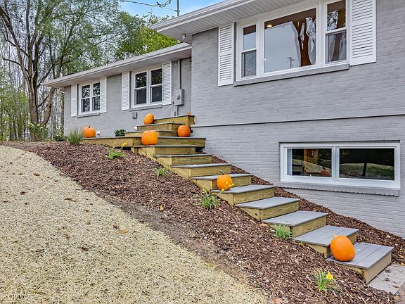 4th image of 8076 Leonard St