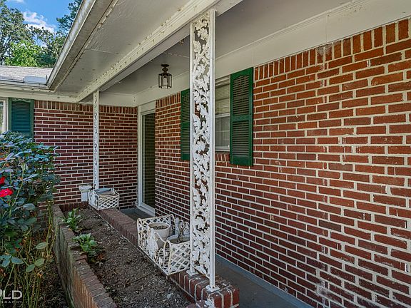 4th image of 103 College St