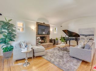 136 N Le Doux Rd, Beverly Hills, CA 90211