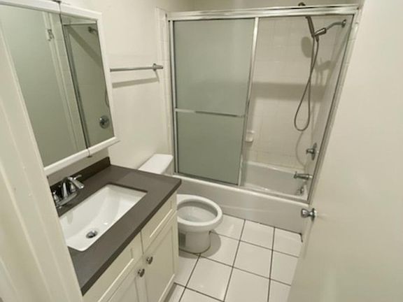 3rd image of 868 S Kingsley Dr #207