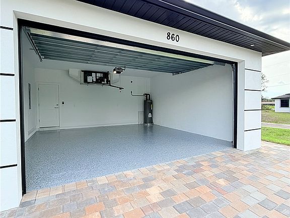 3rd image of 860 Kildare St E