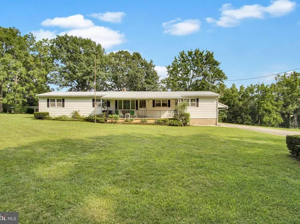 1287 W Springfield Rd, Seven Valleys, PA 17360