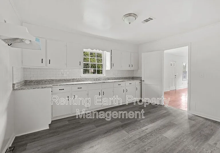 2537 3rd St NE — Photo 10