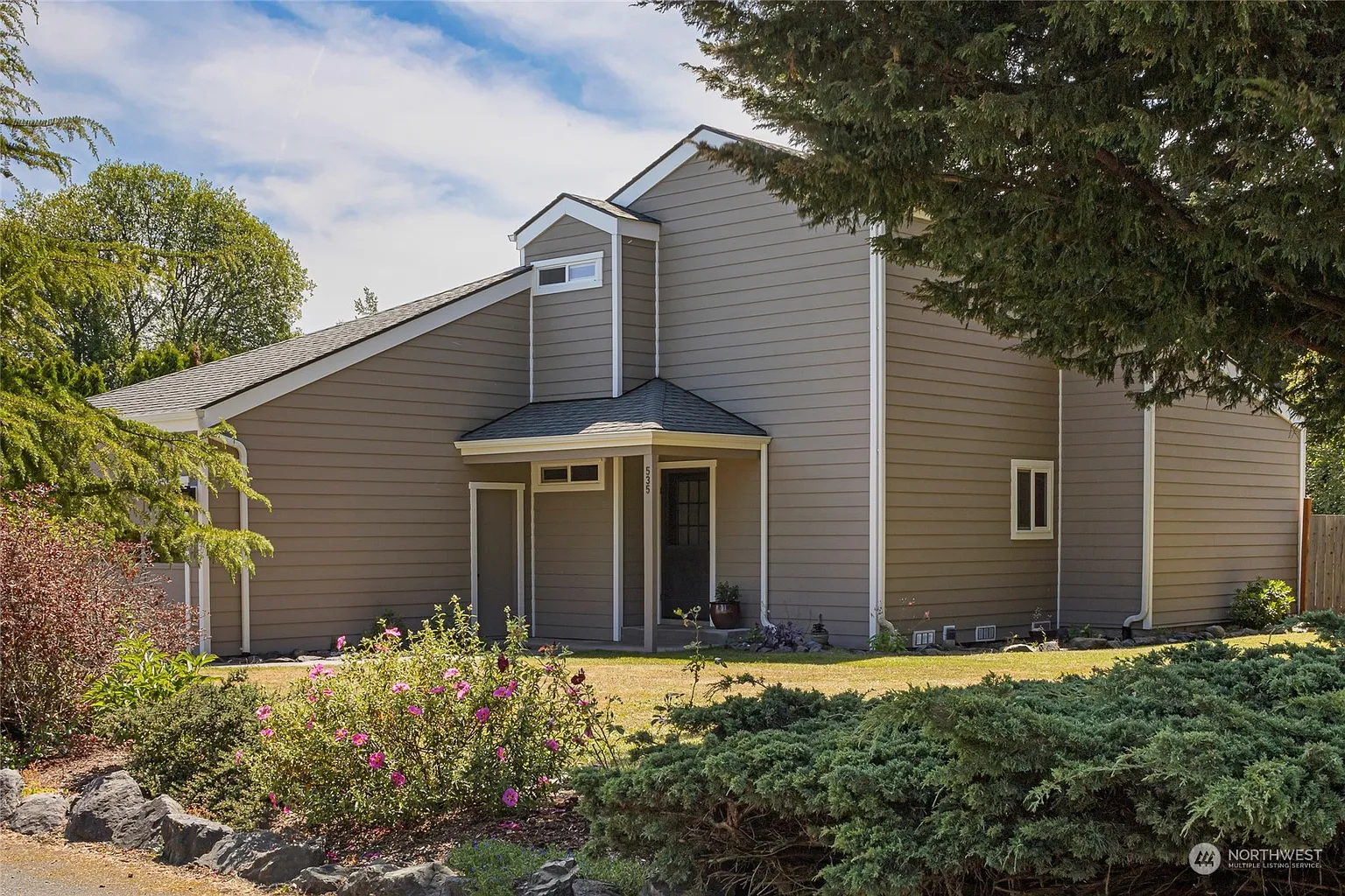 535 Hemlock Court photo 1