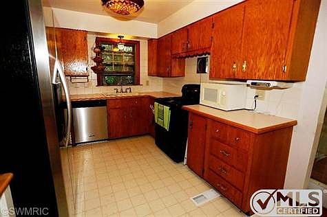 5th image of 14850 Lakeshore Dr