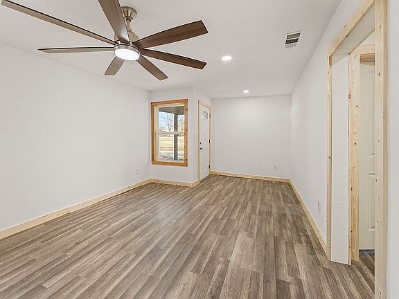 4th image of 403 Halesboro St