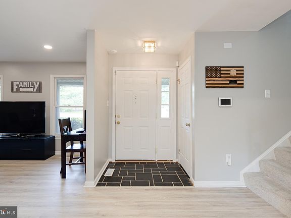 3rd image of 7025 Devereux Circle Dr