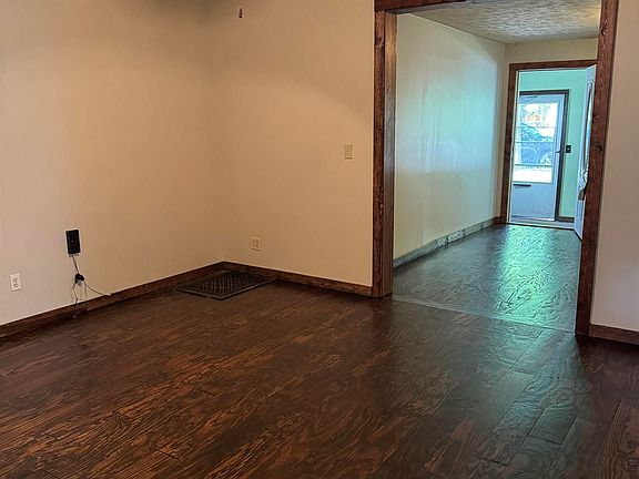 4th image of 351 E Main St