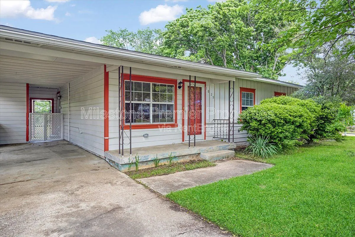 Building Photo - 1829 Ridgewood Rd