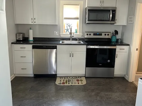 25 11th St, Old Orchard Beach, ME 04064