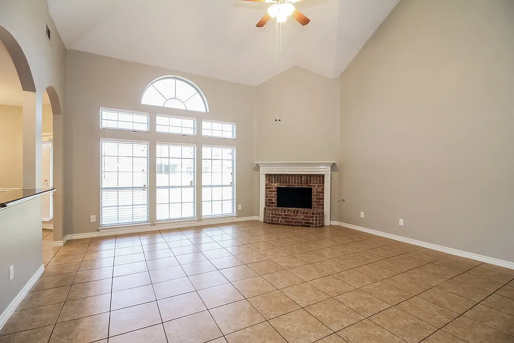 5 bed, 3.5 bath, 3566 sqft, $3,345 — Photo 2