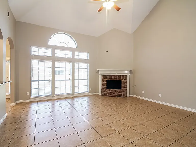 102 Hartley Ln — Photo 2