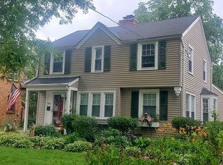 1021 N Main St, Wheaton, IL 60187