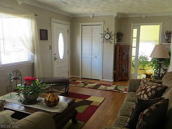 3rd image of 217 Bret Harte Dr