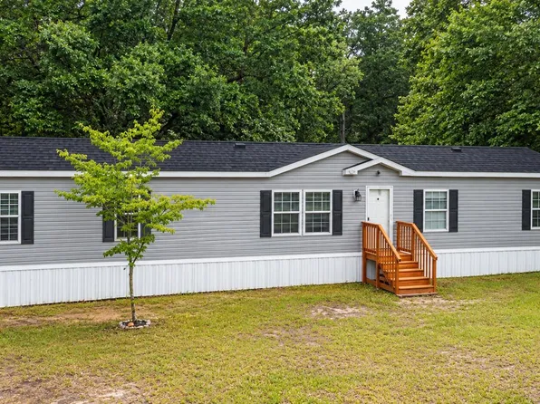 725 Hildebrand Dr, Bonneau, SC 29431