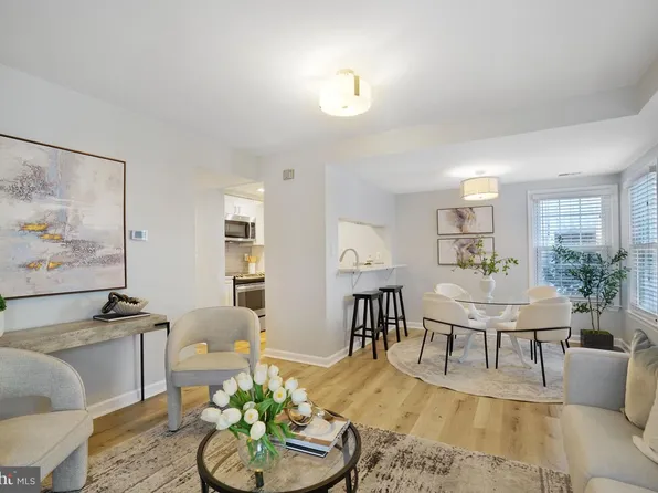 2929 S Woodstock St #A, Arlington, VA 22206