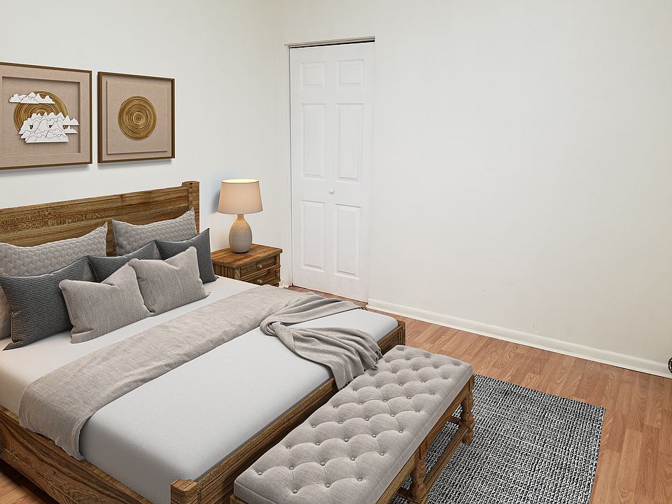 Great sized bedroom and deep closet