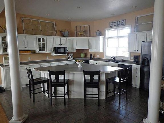 3rd image of 2313 Lake Aire Dr