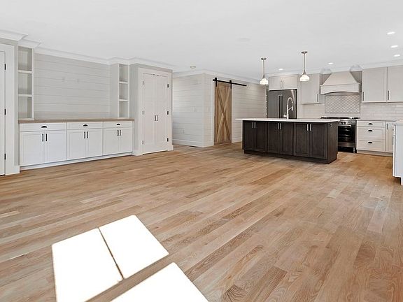 4th image of 4 Crossman St #4