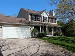 90 Dover Ln, Richmond, RI 02812