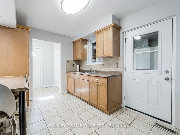 5th image of 46 Austen Ln