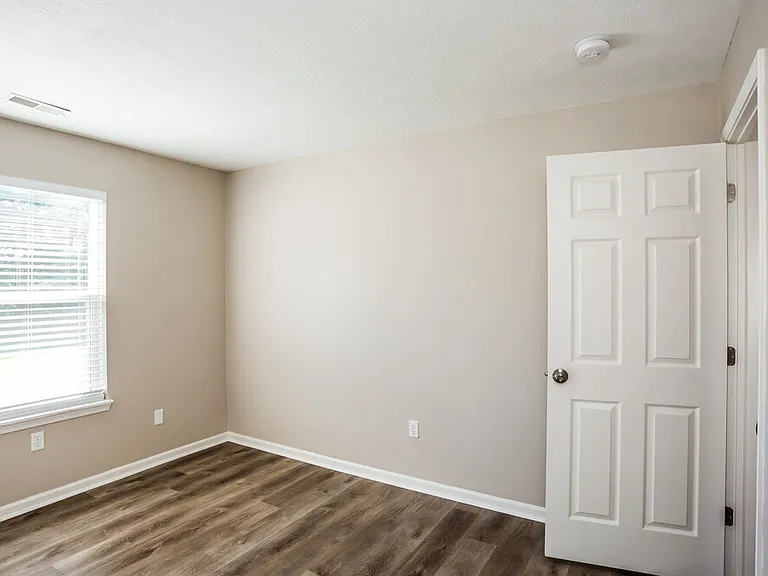 9 S Morris Blvd — Photo 11