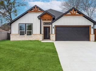 225 West Pl, White Settlement, TX 76108