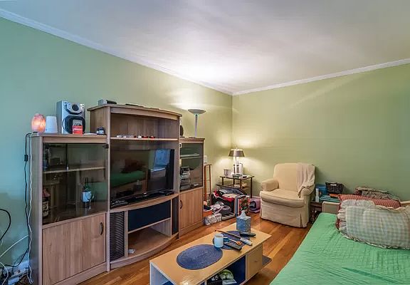 4th image of 131-35 Kew Gardens Rd