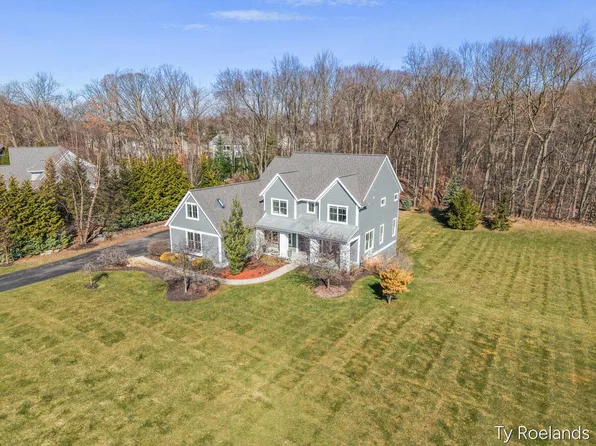 3757 Lake Birch St NE, Grand Rapids, MI 49525