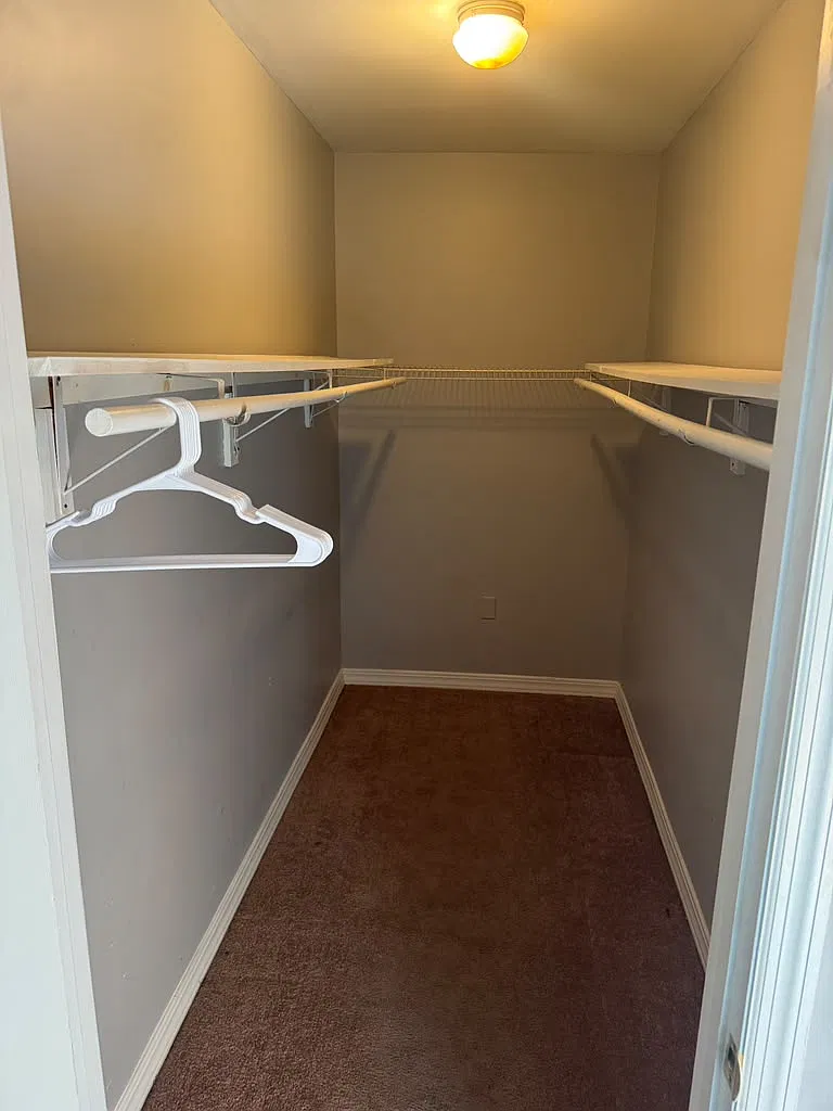 4 bed, 2200 sqft, $1,000 — Photo 3