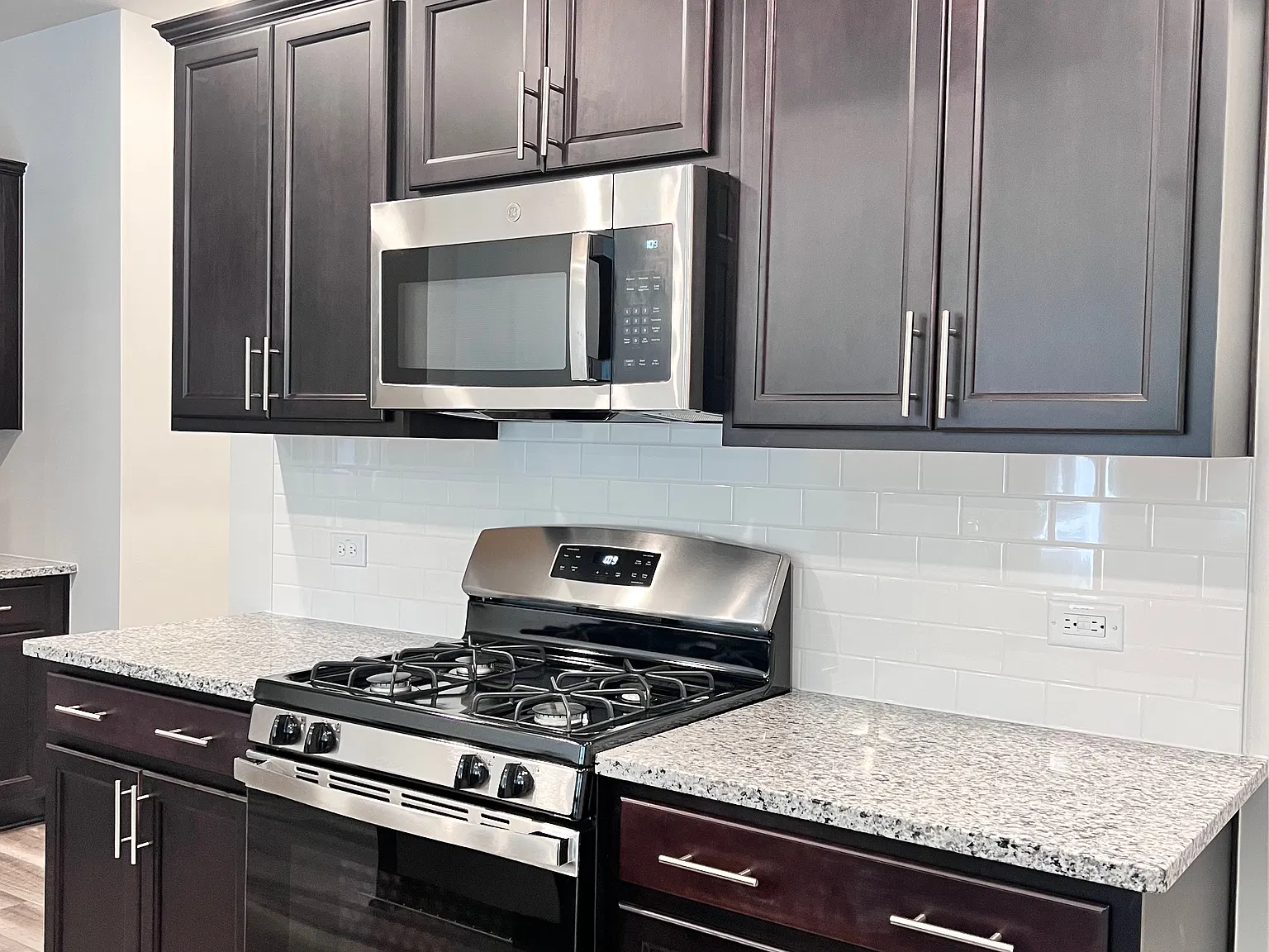 3 bed, 2.5 bath, 1924 sqft, $2,095 — Photo 3