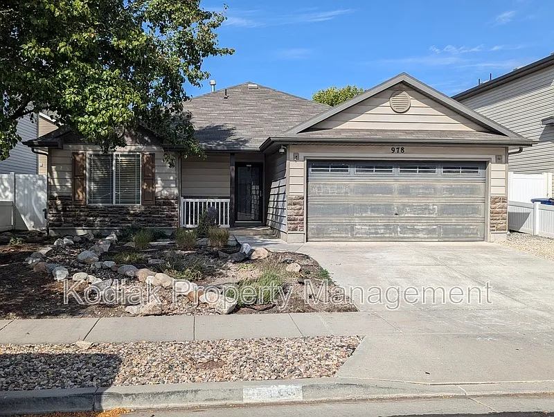 978 W York Dr