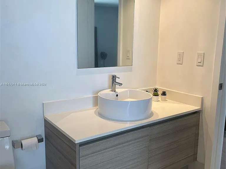 121 NE 34th St #2914 — Photo 8