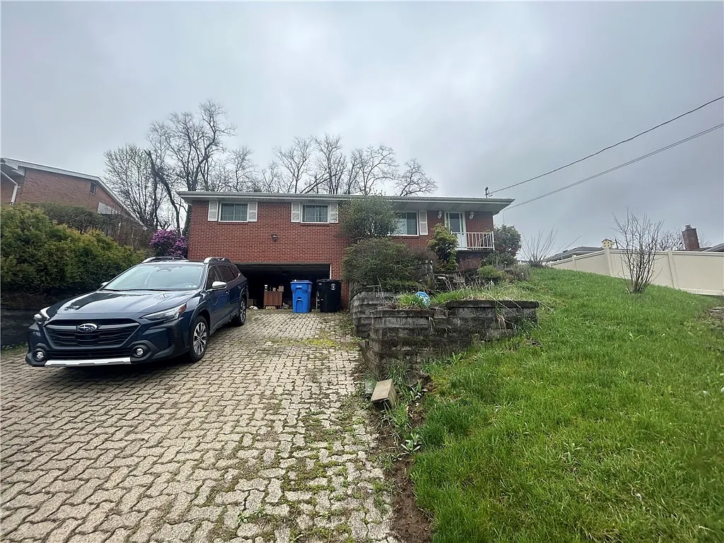 241 Dennis St photo 1