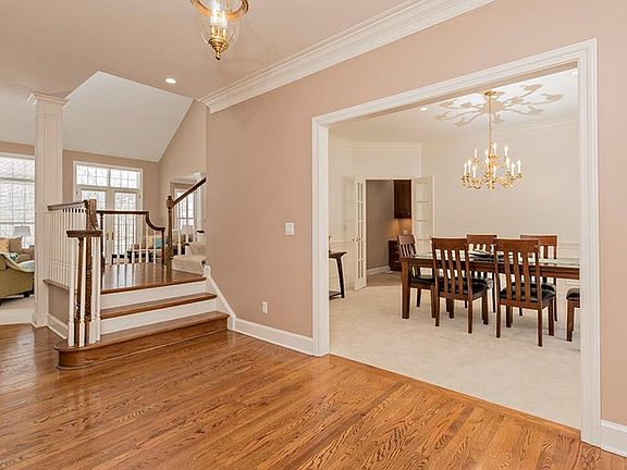 2nd image of 522 Woodland Ct