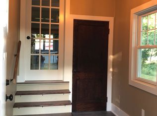 10 Cemetery Rd, Lancaster, NY 14086