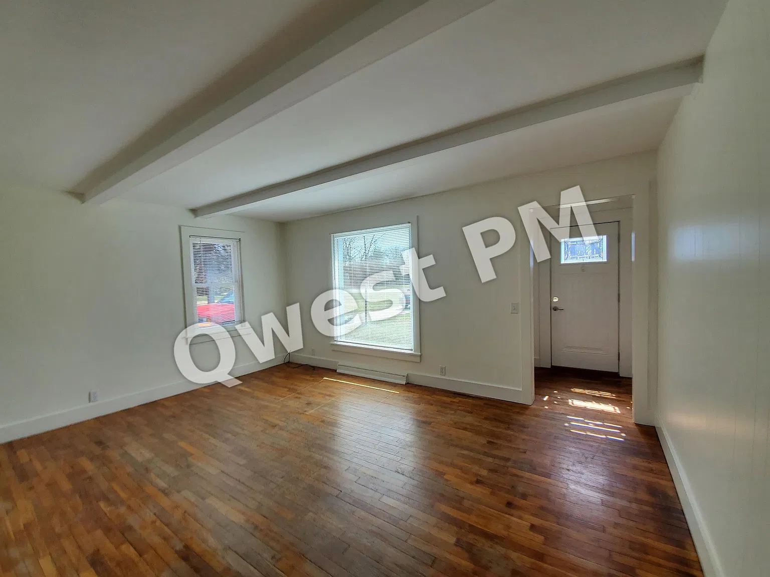 6315 Knapp NE — Photo 4