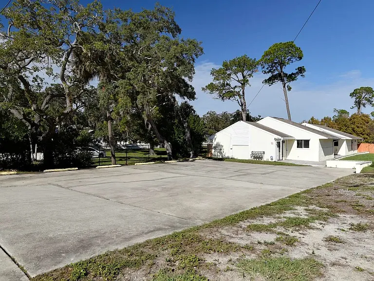 580 Skinner Blvd — Photo 11