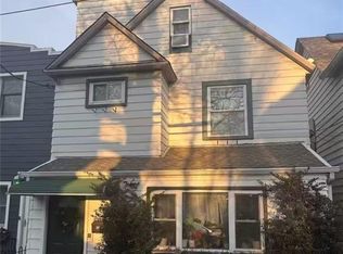 5715 66th St, Maspeth, NY 11378