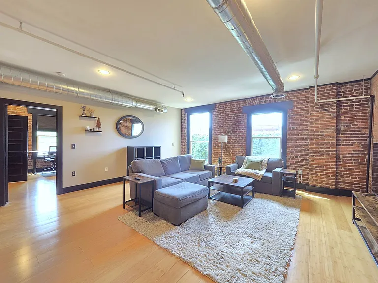 401 W 1st Ave #2 — Photo 5