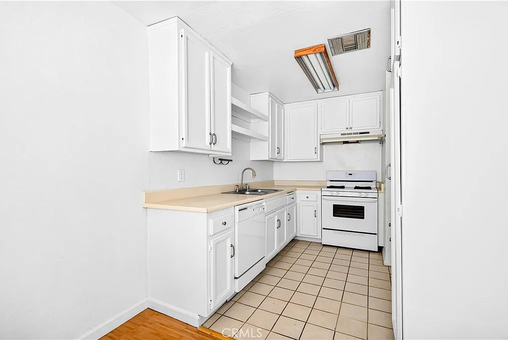 1 bed, 1.5 bath, 850 sqft, $2,400 — Photo 4
