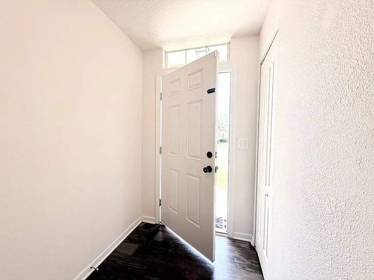 12306 Crossfield Dr — Photo 32
