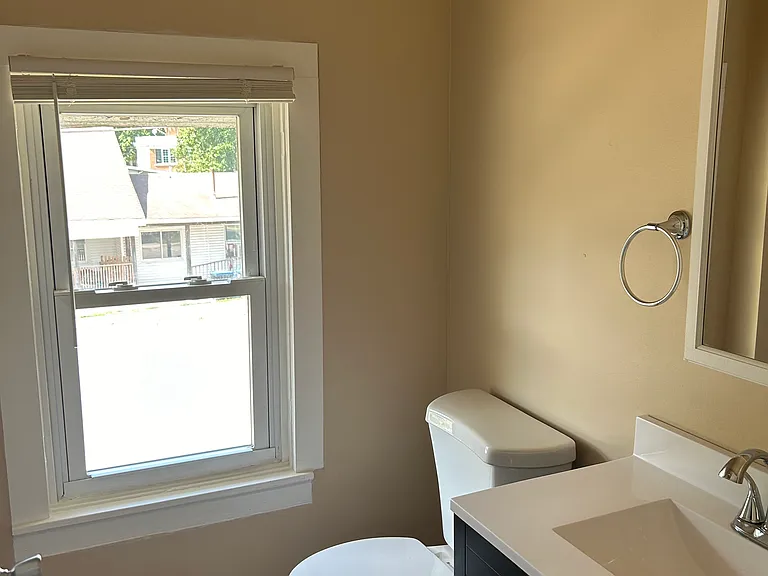 410 S Center St — Photo 9
