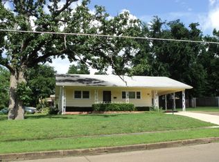 701 S 3rd St, Hugo, OK 74743