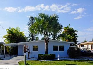 2568 Bayshore Dr, Matlacha, FL 33993