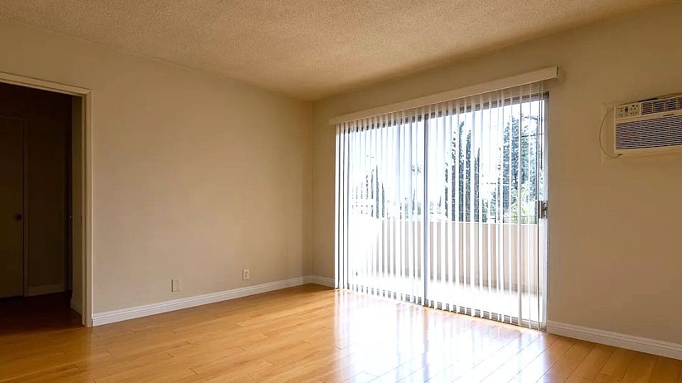 1st image of 6255 Fulton Ave #15