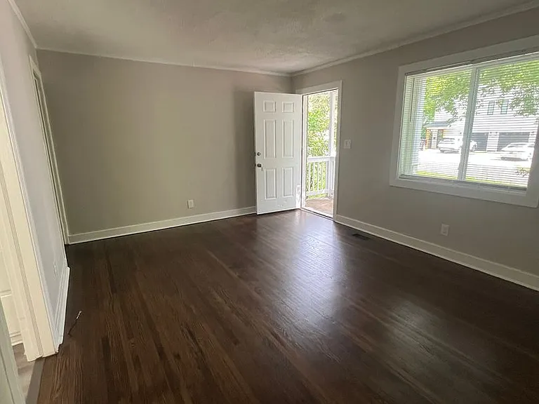511 W 28th St — Photo 2