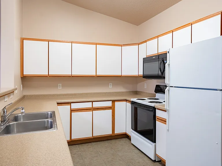 Fargo, ND West Lake Apartments | Kitchen