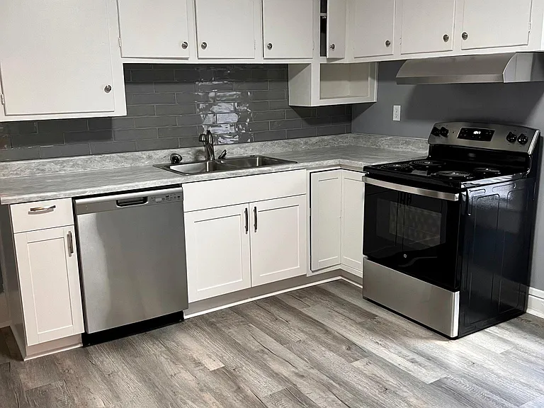 106 Lester Ave — Photo 7