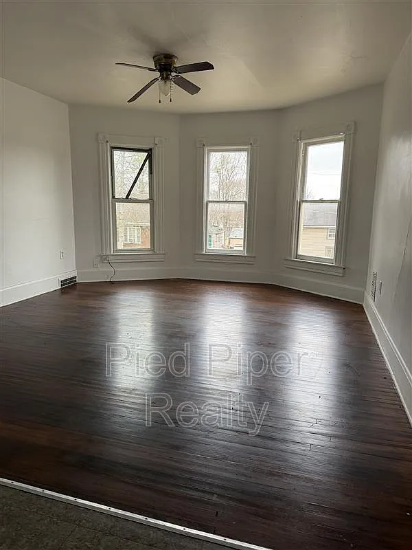 2 bed, 1.0 bath, 2241 sqft, $1,200 — Photo 2